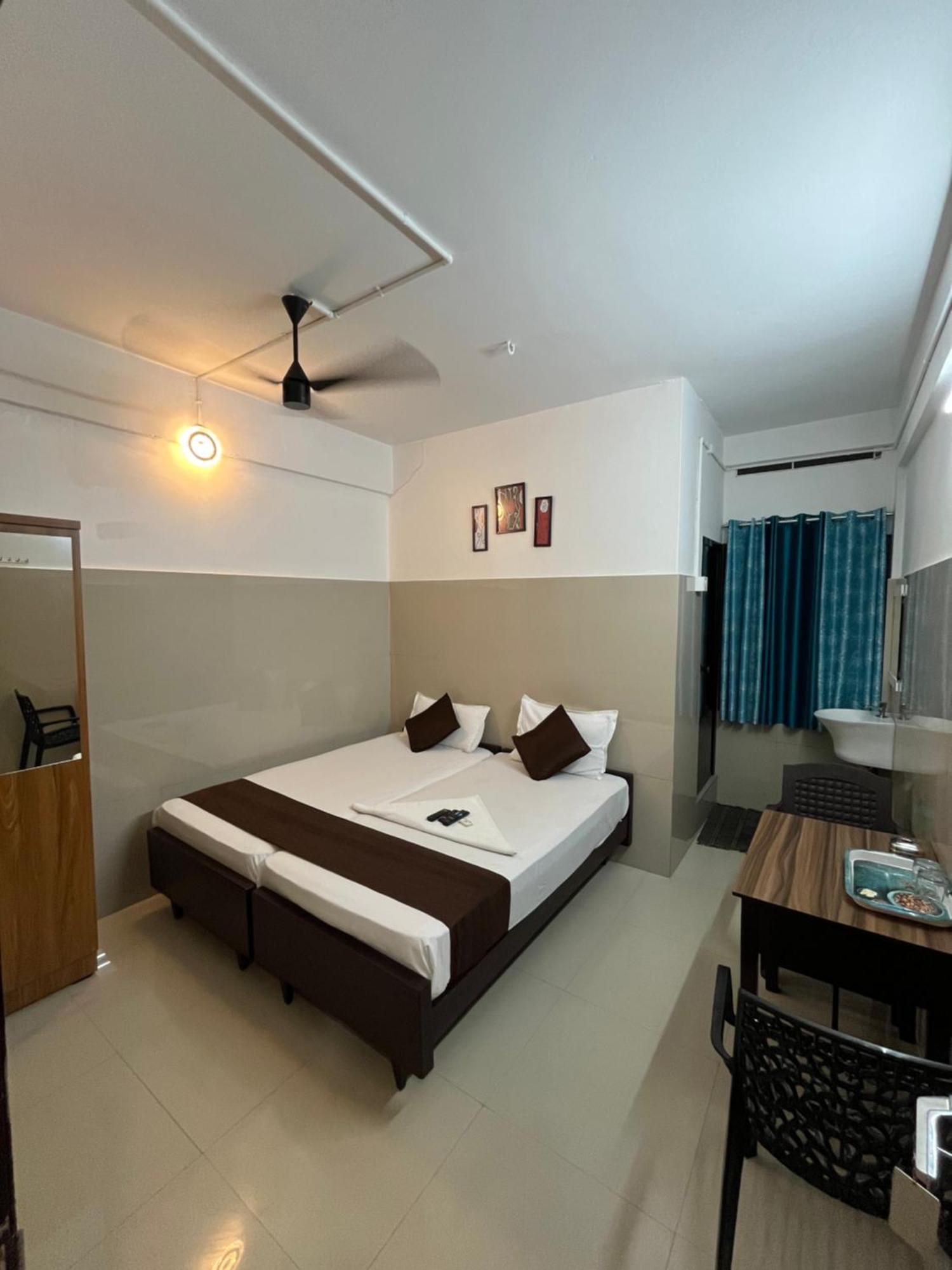 Priya Lodge Кожикоде Екстер'єр фото