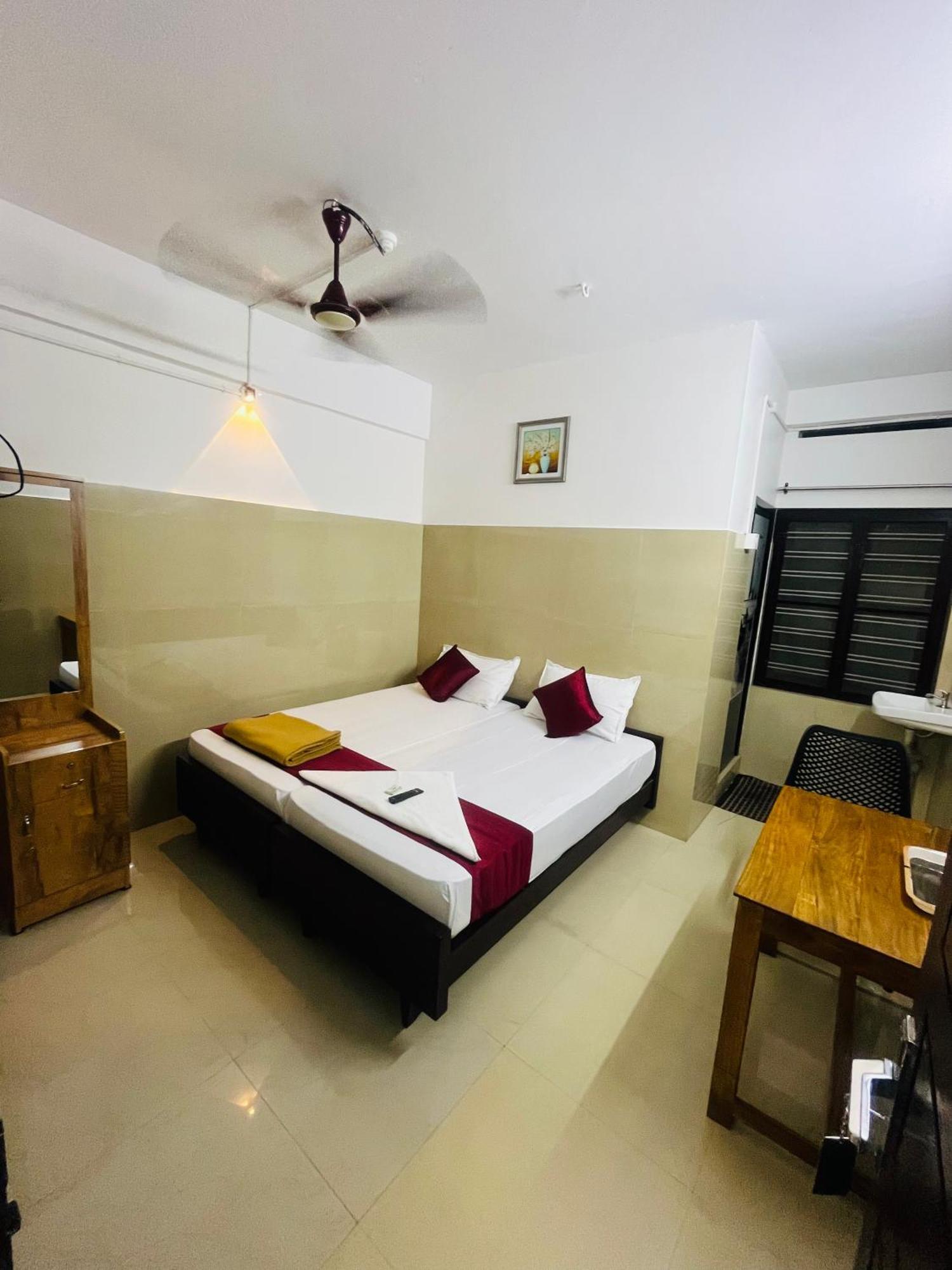 Priya Lodge Кожикоде Екстер'єр фото