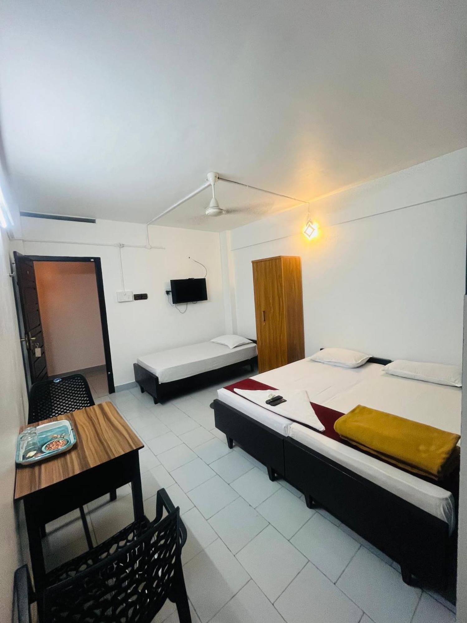 Priya Lodge Кожикоде Екстер'єр фото